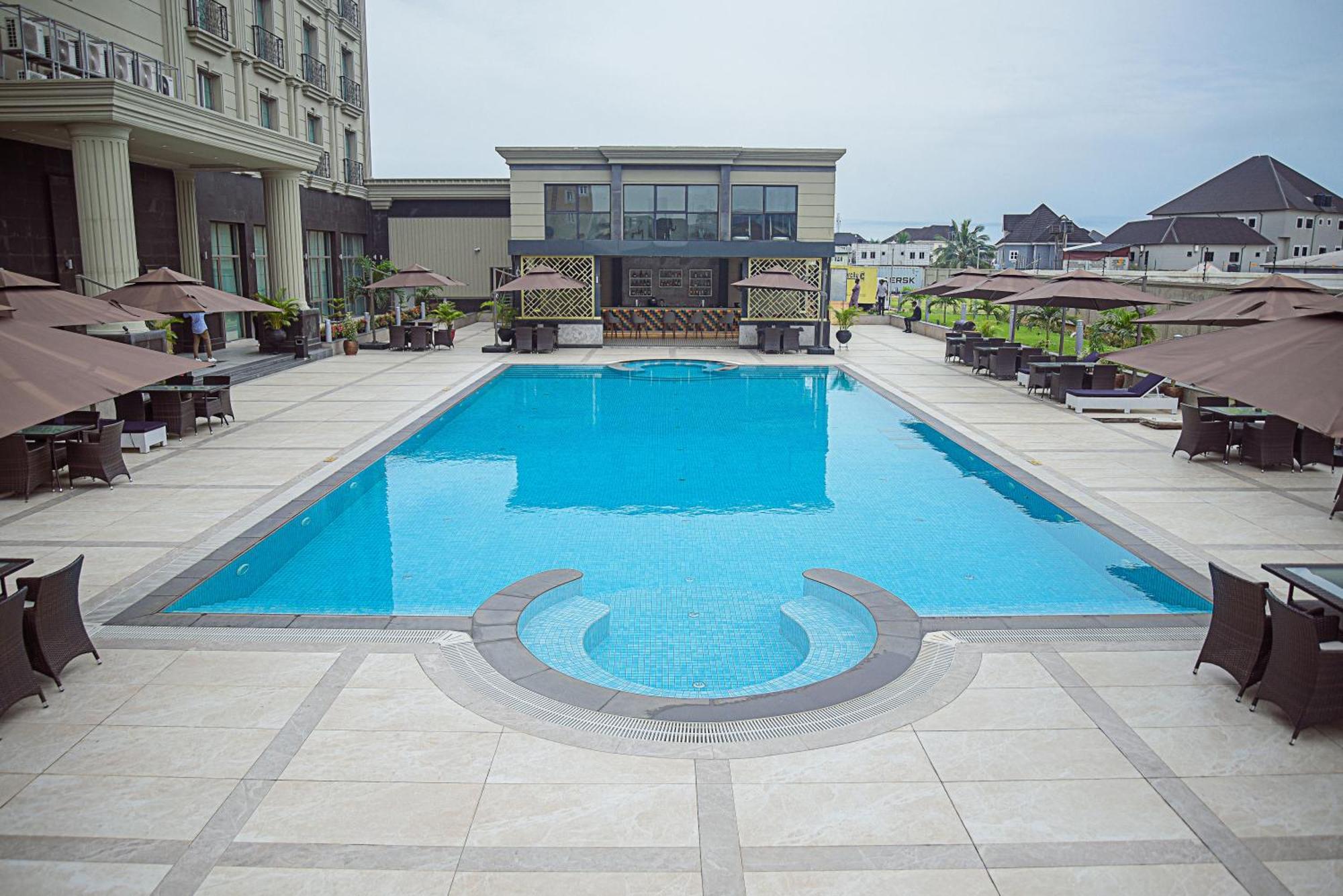 J'S Signature Hotel Port Harcourt Buitenkant foto