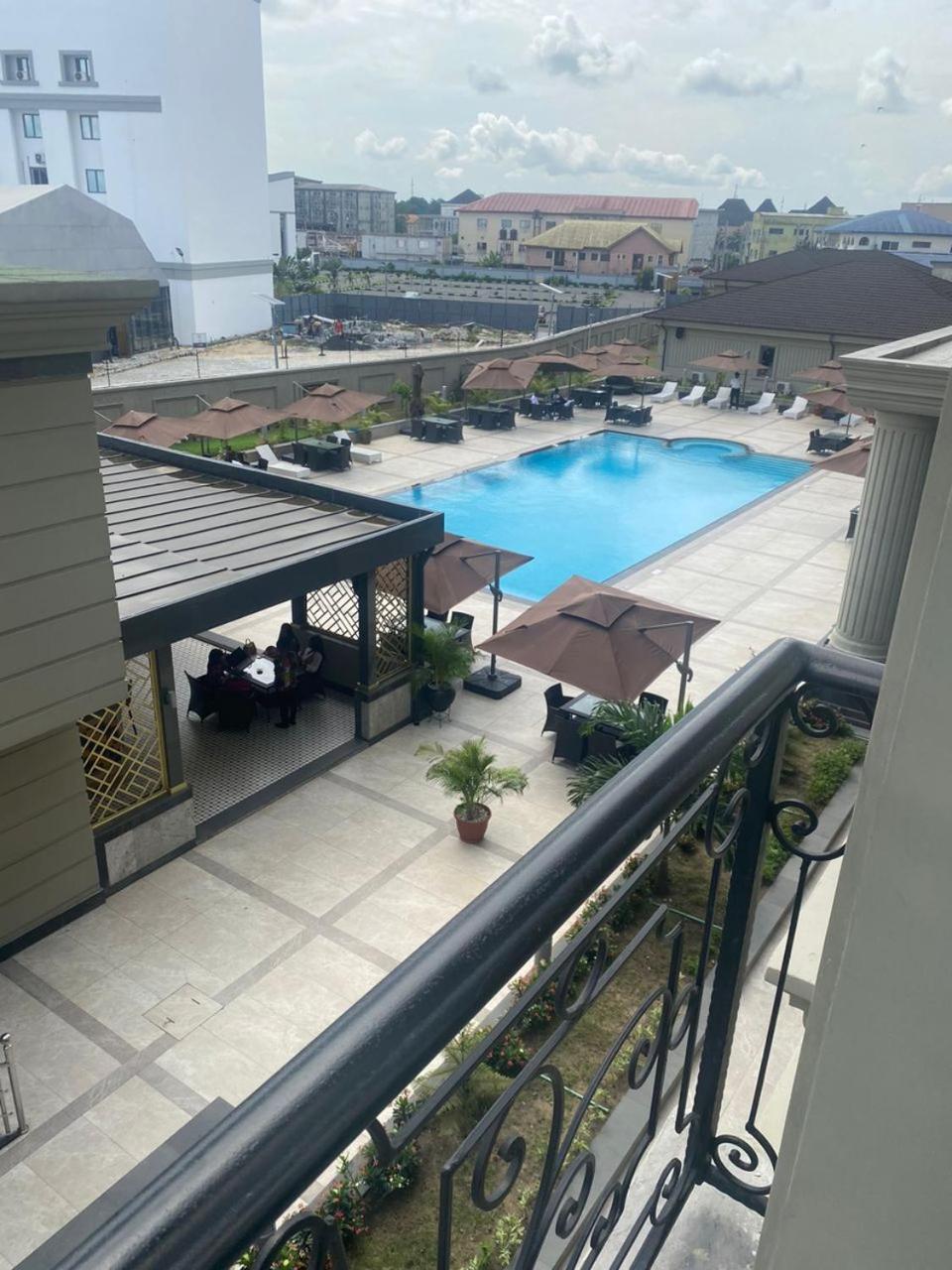 J'S Signature Hotel Port Harcourt Buitenkant foto